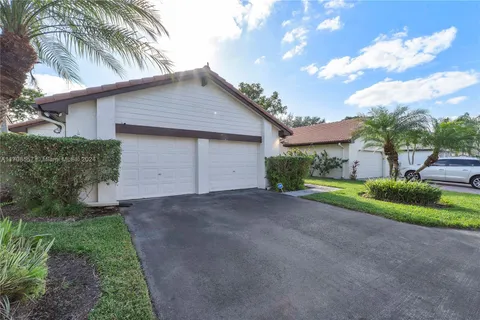 2207 Charleston, Weston FL 33326