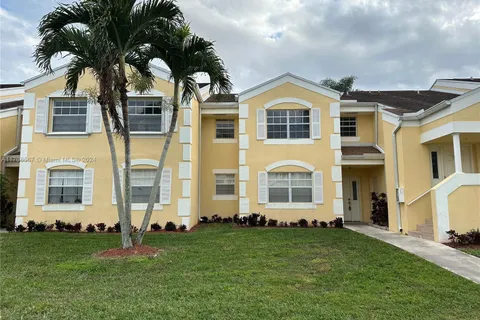 2271 SE 27th Dr # F, Homestead FL 33035