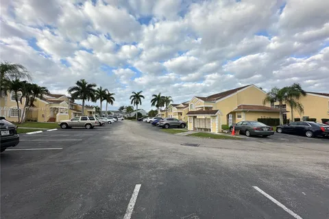 2271 SE 27th Dr # F, Homestead FL 33035