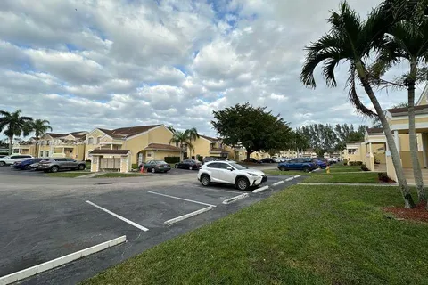 2271 SE 27th Dr # F, Homestead FL 33035