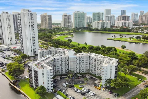 3475 N Country Club Dr # 105, Aventura FL 33180