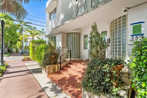 359 Meridian Ave # A102, Miami Beach FL 33139