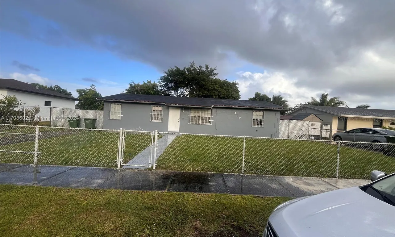 439 SW 17th Ter, Homestead FL 33030