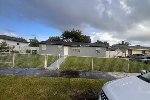 439 SW 17th Ter, Homestead FL 33030