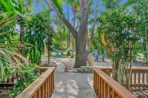 110 SW 5th St, Hallandale Beach FL 33009