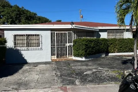 725 82nd St, Miami Beach FL 33141