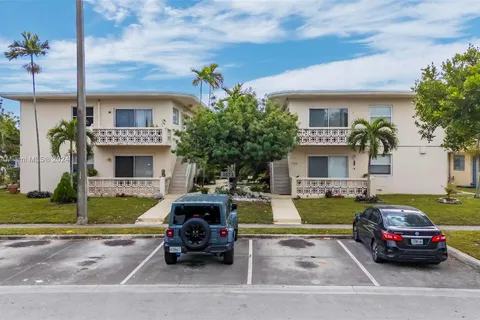 2072 NE 169th St # 10, North Miami Beach FL 33162