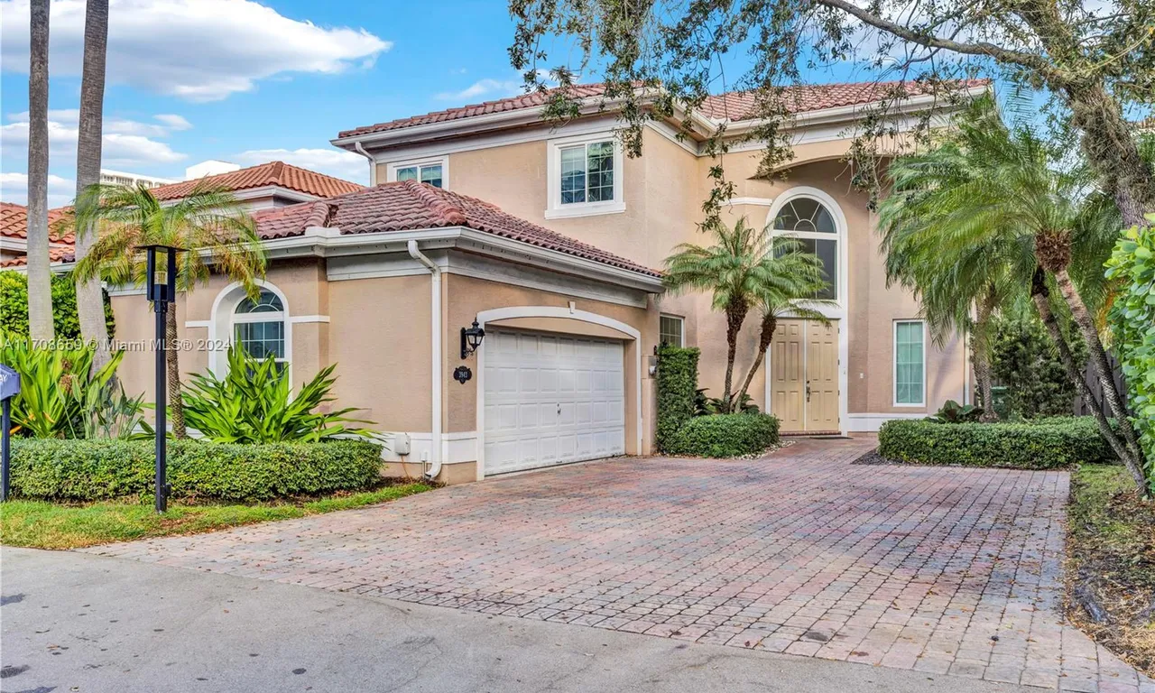 3943 194th Trl # 3943, Sunny Isles Beach FL 33160