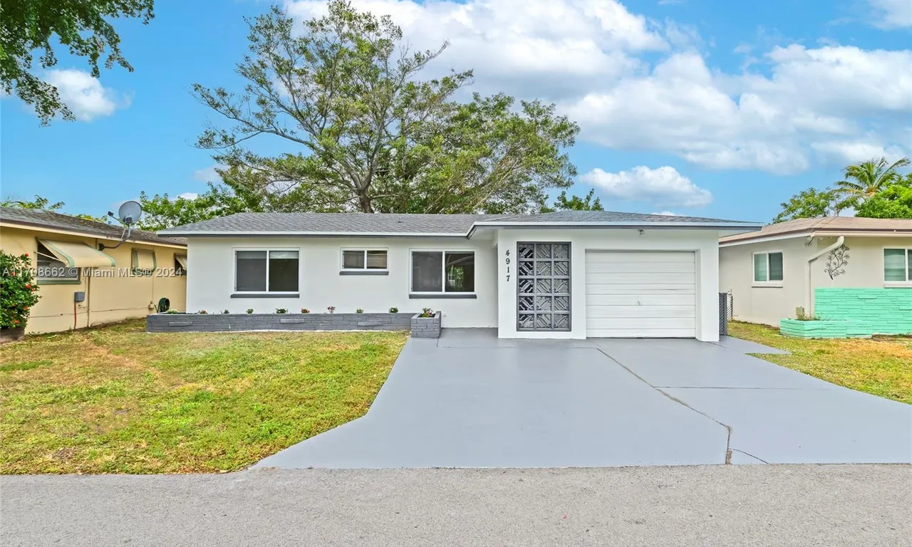 4917 NW 48th Ave, Tamarac FL 33319