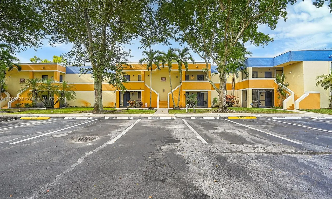 191 Lakeview Dr # 204, Weston FL 33326