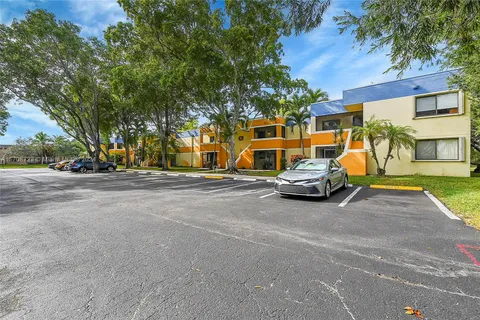 191 Lakeview Dr # 204, Weston FL 33326