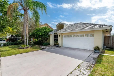 9420 SW 212th Ter, Cutler Bay FL 33189