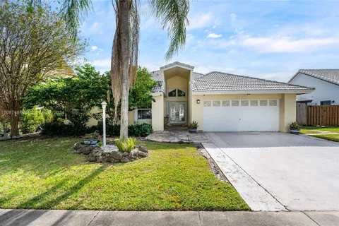 9420 SW 212th Ter, Cutler Bay FL 33189