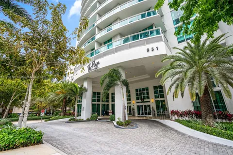 951 Brickell Ave # 3605, Miami FL 33131