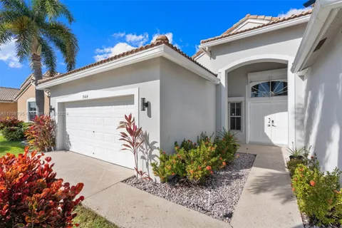 9164 Cove Point Cir, Boynton Beach FL 33472