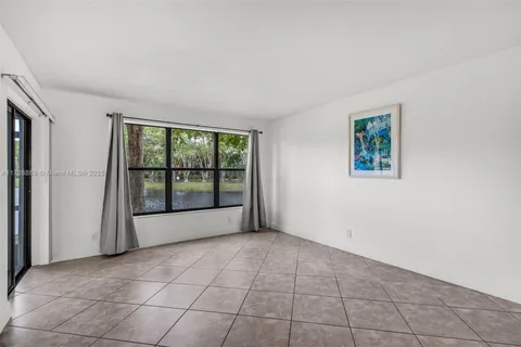 2304 S Cypress Bend Dr # 113, Pompano Beach FL 33069