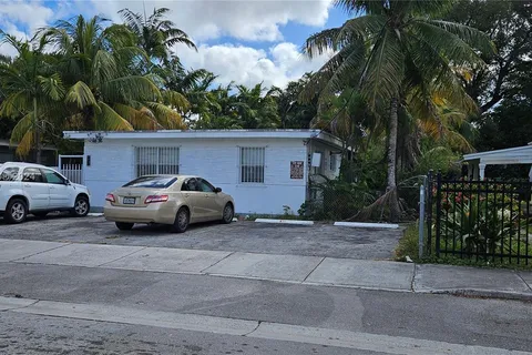 332 NW 35th St, Miami FL 33127