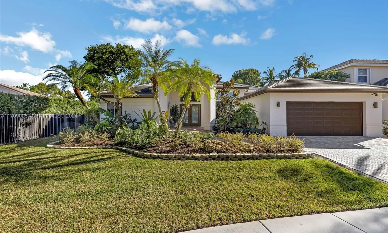 567 Stonemont Dr, Weston FL 33326