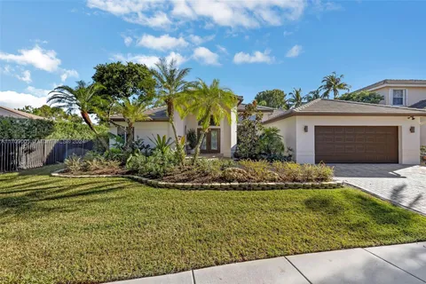 567 Stonemont Dr, Weston FL 33326