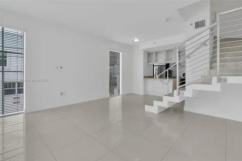 928 Pennsylvania Ave # 7, Miami Beach FL 33139