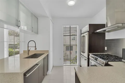 928 Pennsylvania Ave # 7, Miami Beach FL 33139