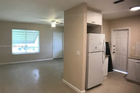 1085-1087 NW 52nd St, Miami FL 33127