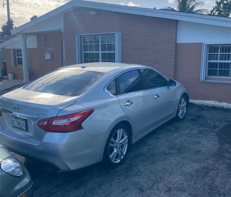 2400 Acapulco Dr, Miramar FL 33023
