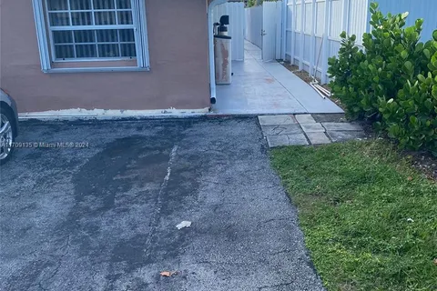 2400 Acapulco Dr, Miramar FL 33023