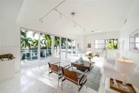 6103 Aqua Ave # 301, Miami Beach FL 33141