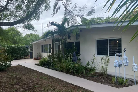 565 NW 127th St, North Miami FL 33168