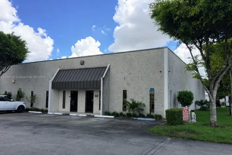 5605 NW 74th Ave # 5605, Miami FL 33166