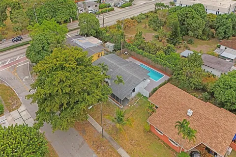 580 NE 172nd St, North Miami Beach FL 33162