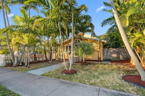 1547 Harrison St, Hollywood FL 33020