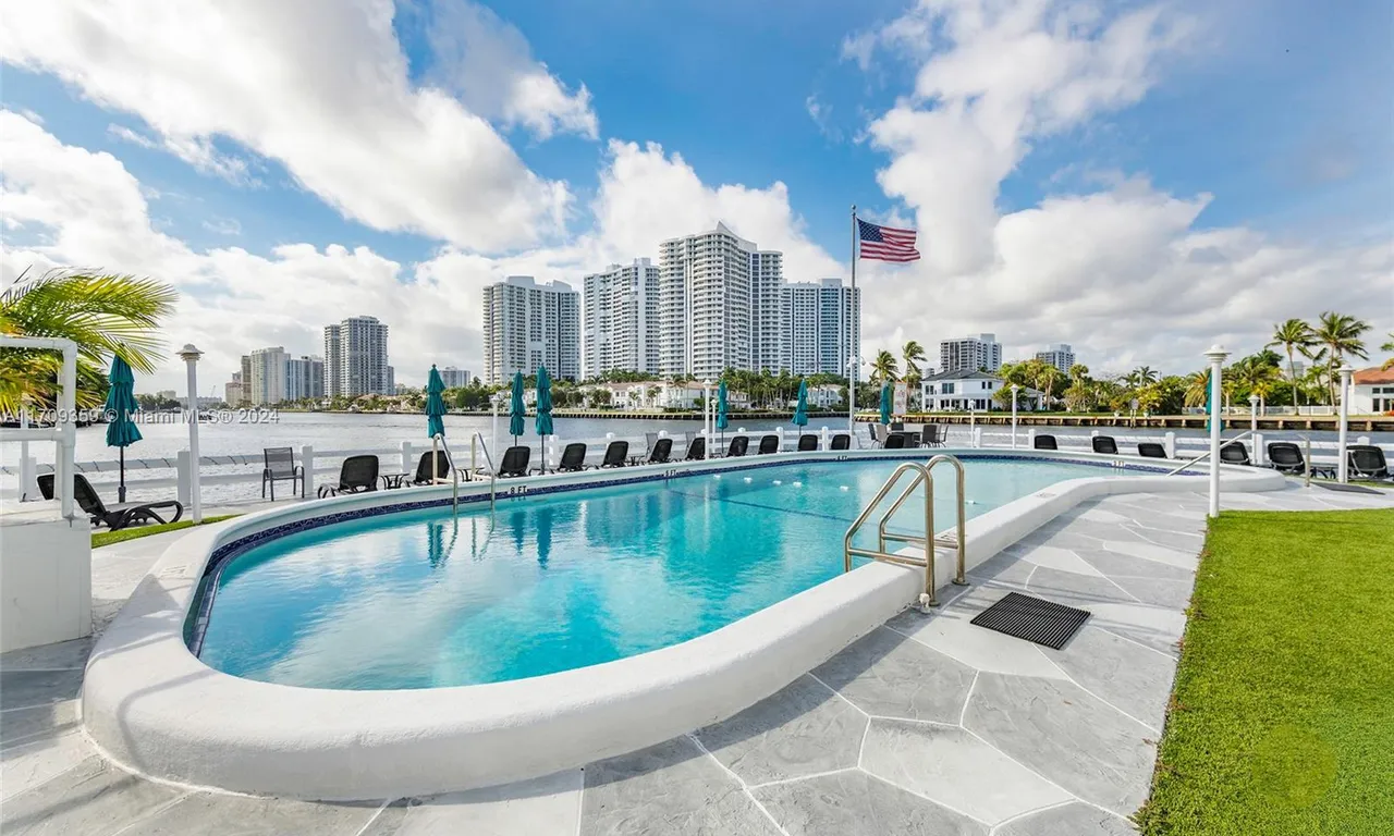 3209 S Ocean Dr # 3M, Hallandale Beach FL 33009