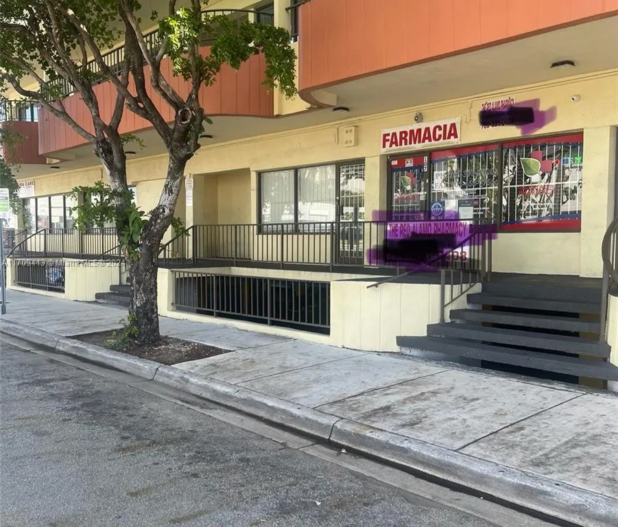 Pharmacy, Miami FL 33135