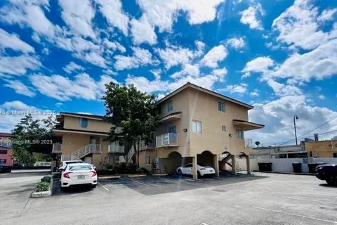 9 E 4th St # 207, Hialeah FL 33010