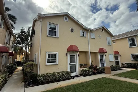 372 Waterside Dr # 372, Hypoluxo FL 33462