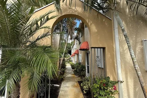 372 Waterside Dr # 372, Hypoluxo FL 33462