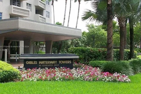 90 Edgewater Dr # 522, Coral Gables FL 33133