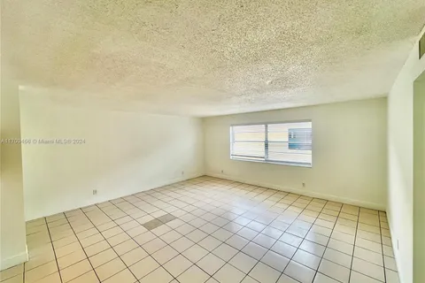 241 SE 9th Ave # 204, Pompano Beach FL 33060