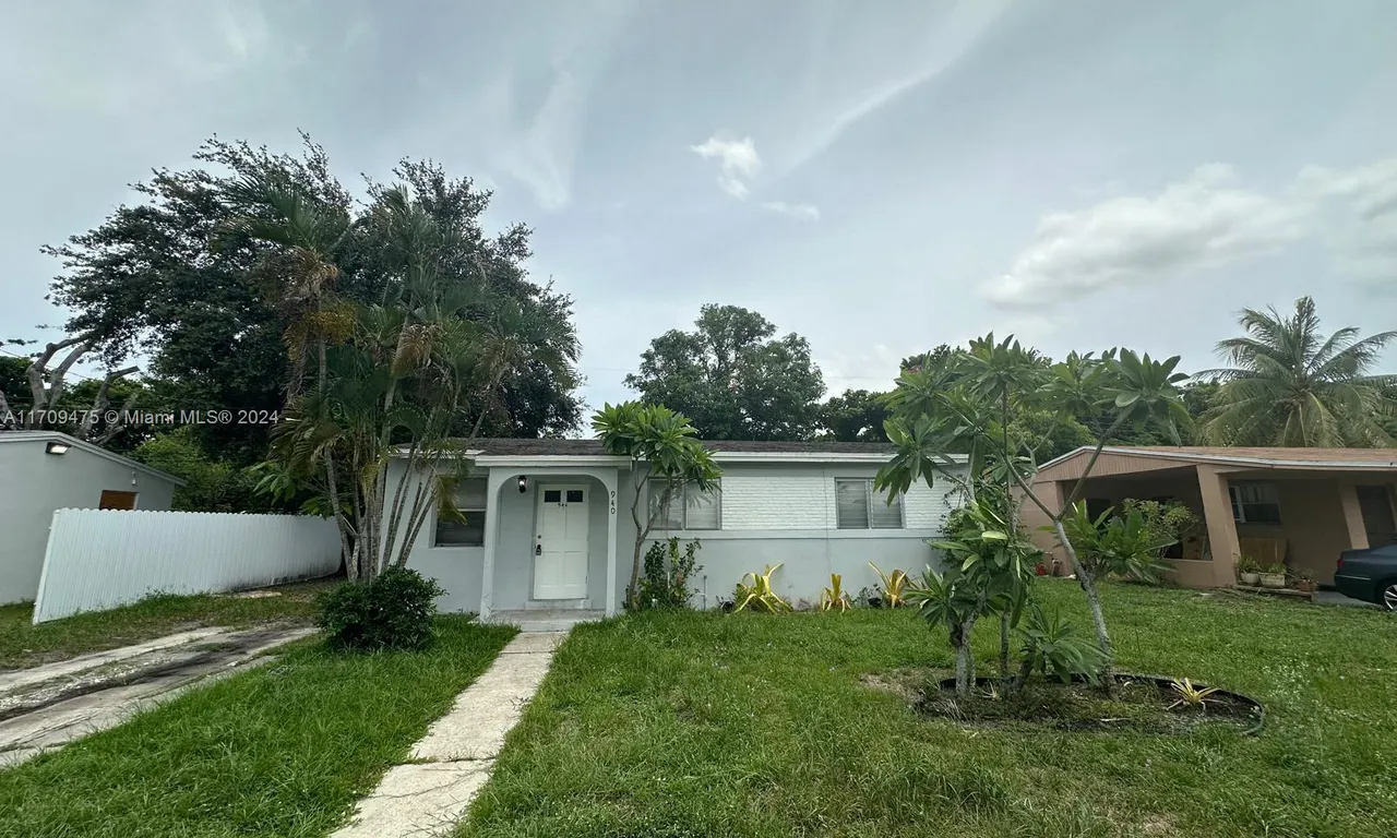 940 NW 34th Way, Lauderhill FL 33311