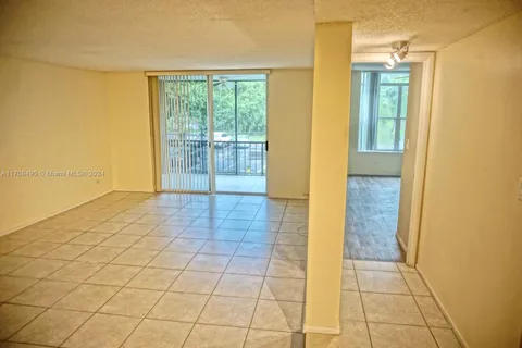 3740 Inverrary Dr # 2N, Lauderhill FL 33319