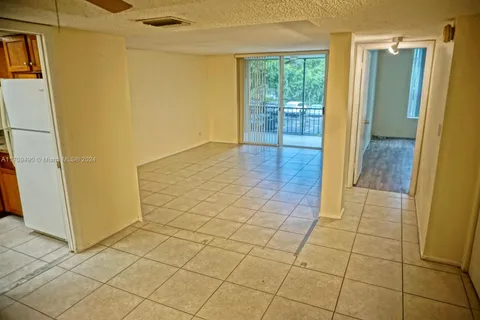 3740 Inverrary Dr # 2N, Lauderhill FL 33319