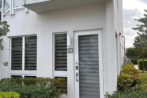 6310 NW 103 pl # 106, Doral FL 33178