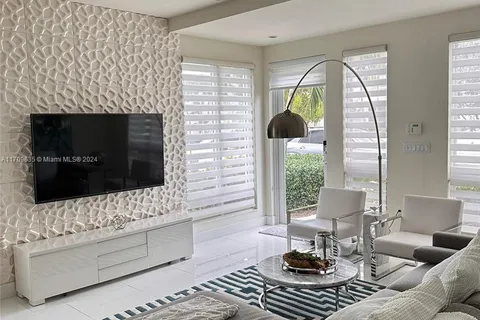 6310 NW 103 pl # 106, Doral FL 33178