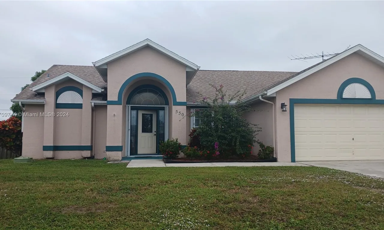 550 SE Sunnybrook Ter, Port St. Lucie FL 34983