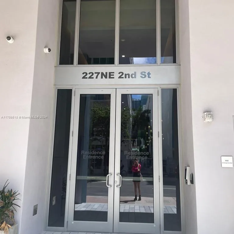 227 NE 2nd St # 1613, Miami FL 33132