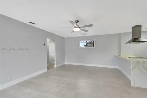 14 Crossings Cir, Boynton Beach FL 33435