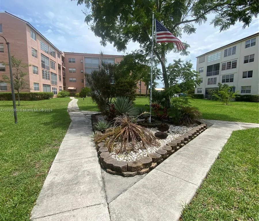 2841 Somerset Dr # 117, Lauderdale Lakes FL 33311