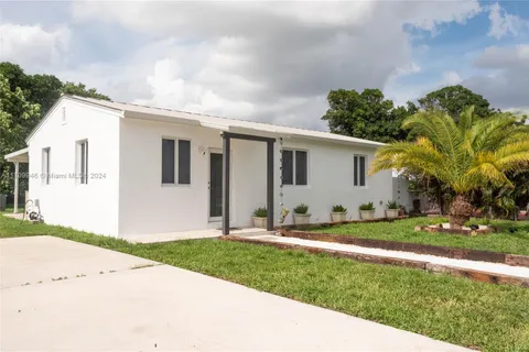 267 E 63rd St, Hialeah FL 33013